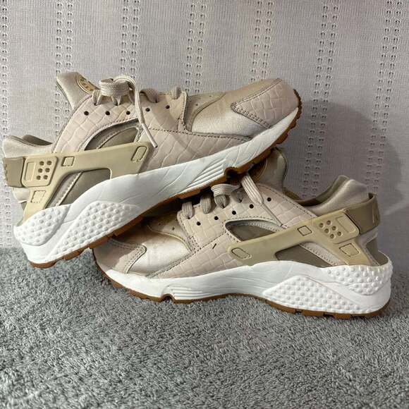 Nike Air Huarache Run Premium 'Oatmeal' Women's Sneakers - Picture 6 of 8